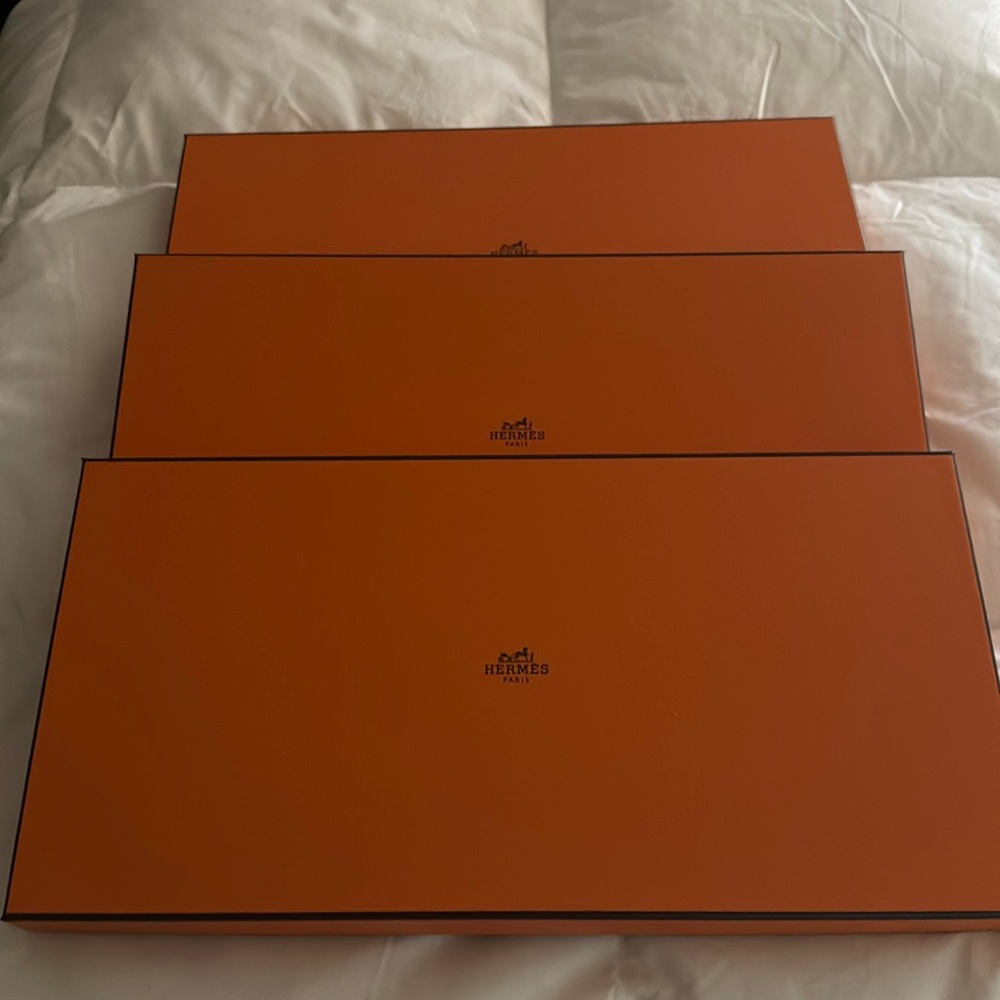 Hermes Gift Boxes
Qty :3